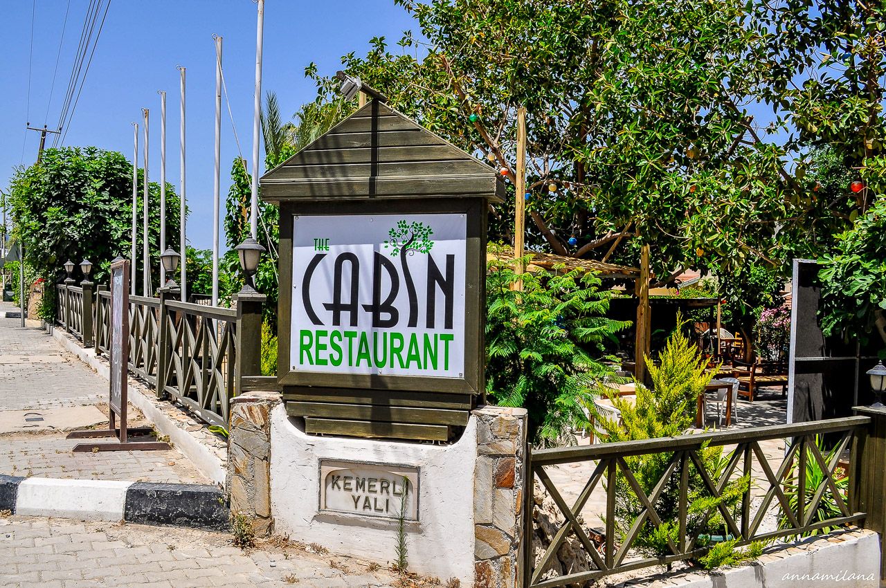 Пляж и кафе Cabin