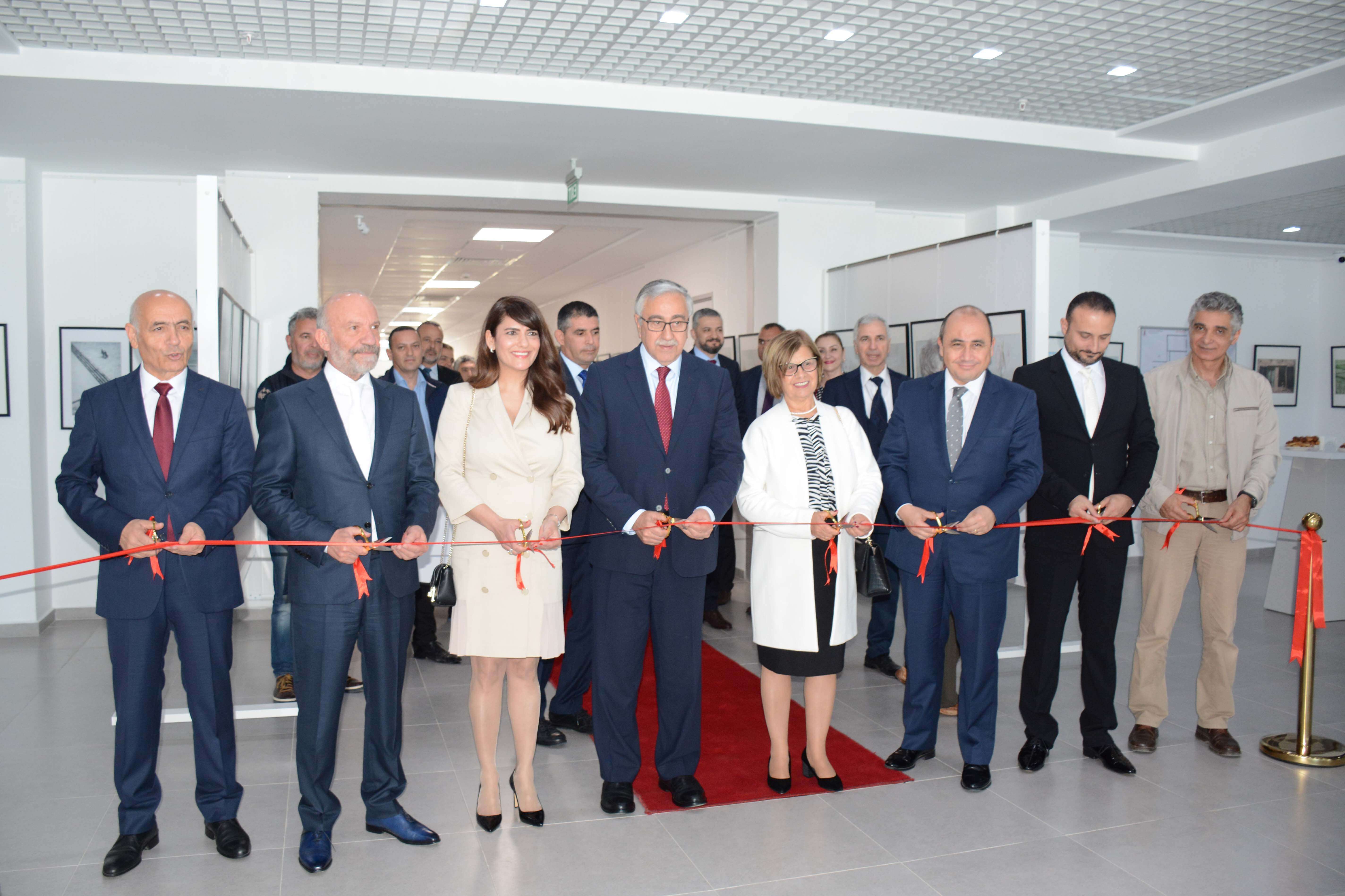 В Yakın Doğu Üniversitesi проходит фото-выставка