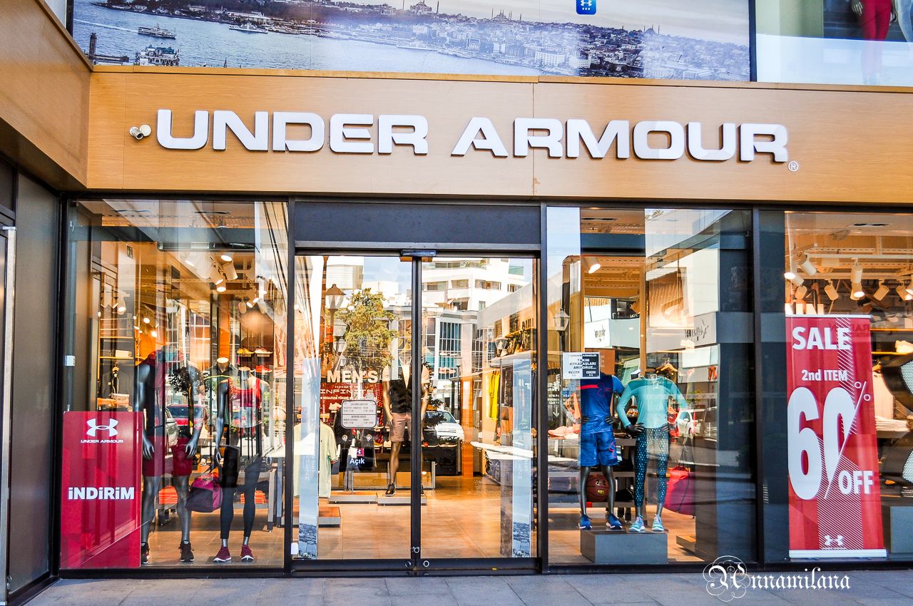 Магазин спортивной одежды «Under Armour»