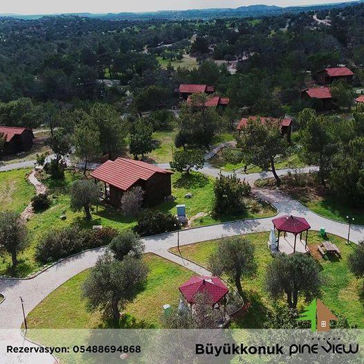 Зона отдыха Pine View в Бьюкконуке ждет гостей.