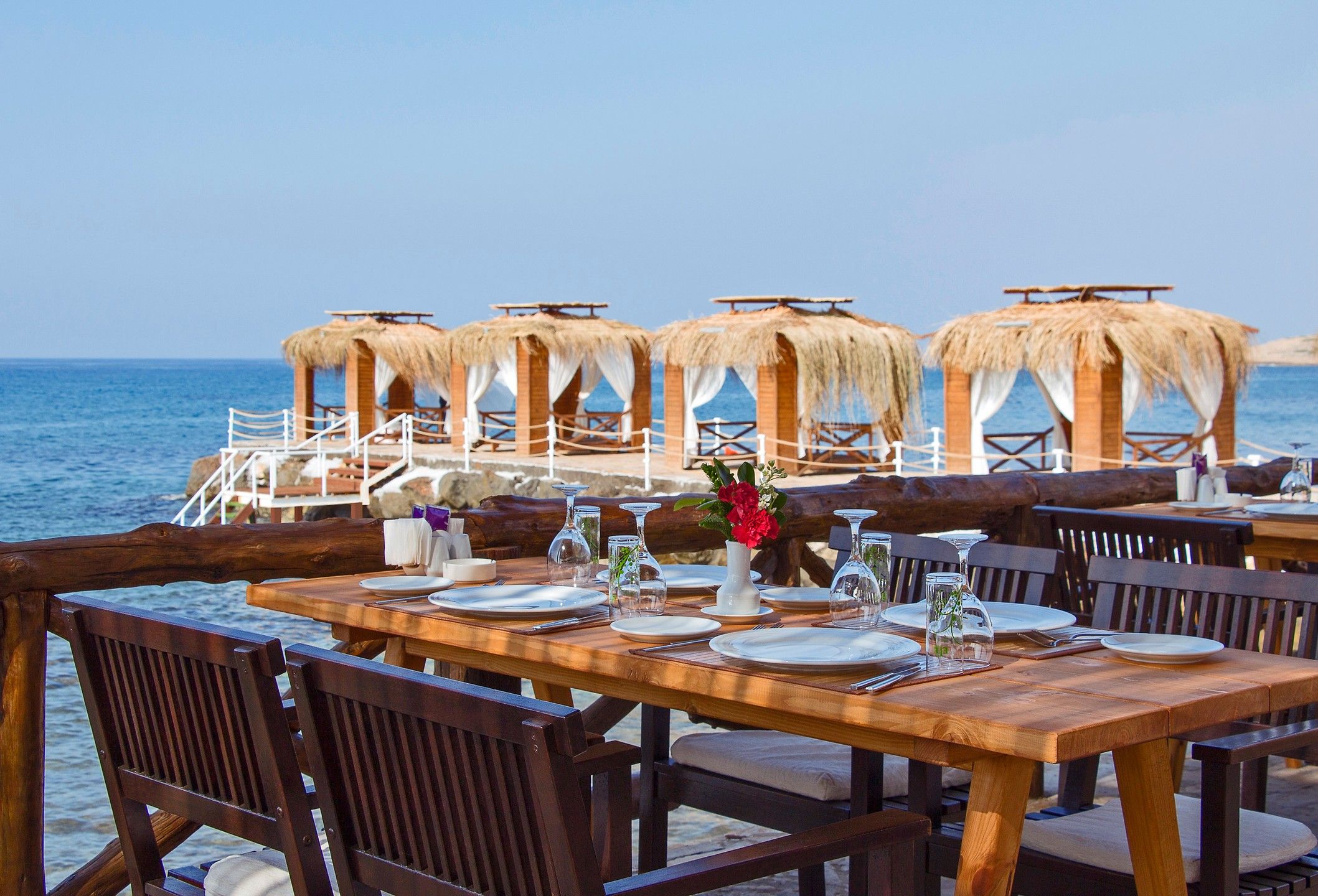 Романтичный Cornaro Beach Club