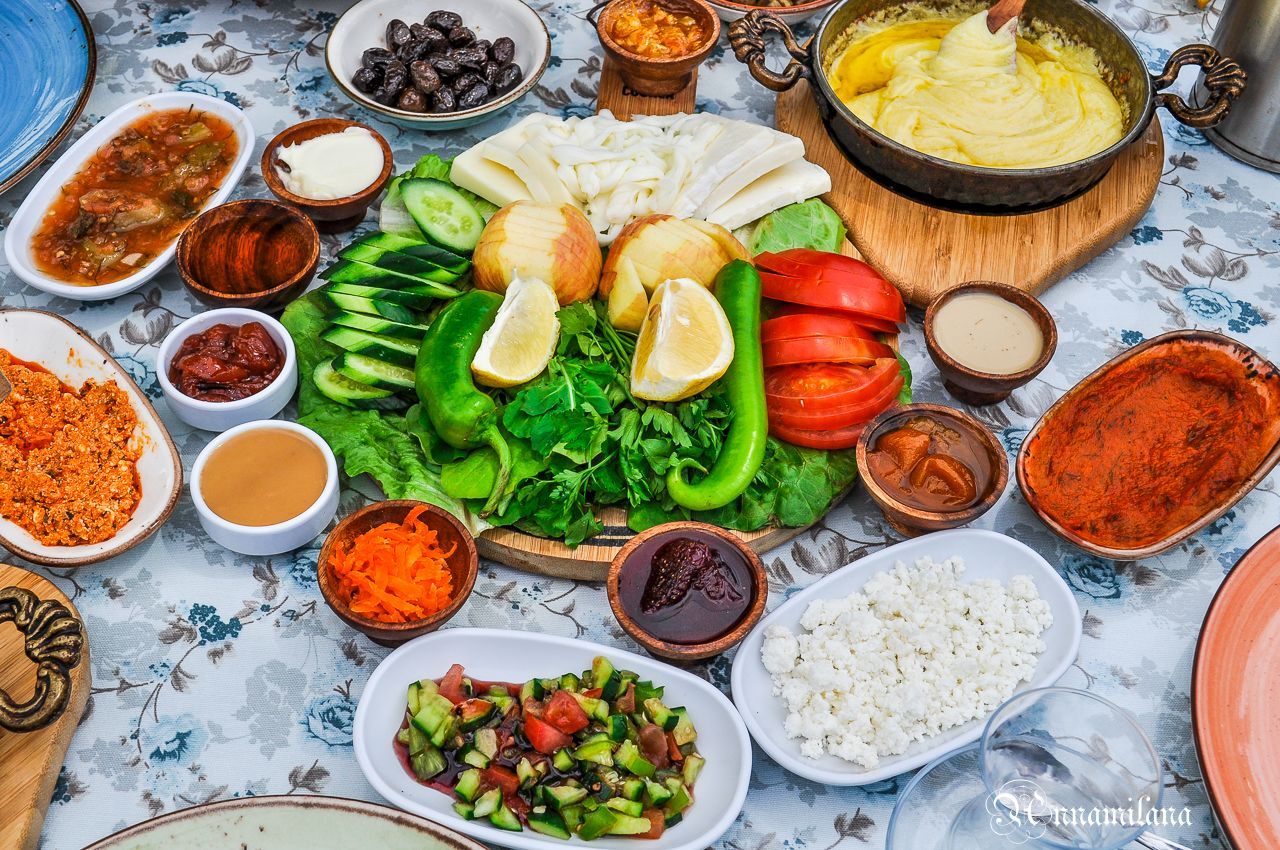 Турецкий завтрак в отеле Pine Bay