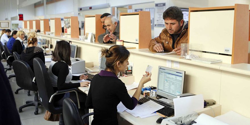 Государственные служащие переходят на летний режим работы