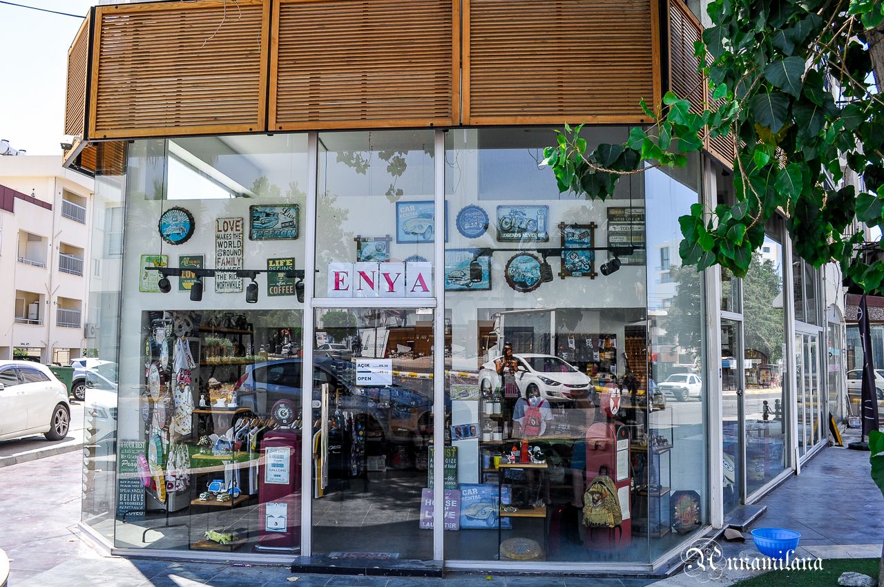 Магазин сувениров «Enya Gift Shop»