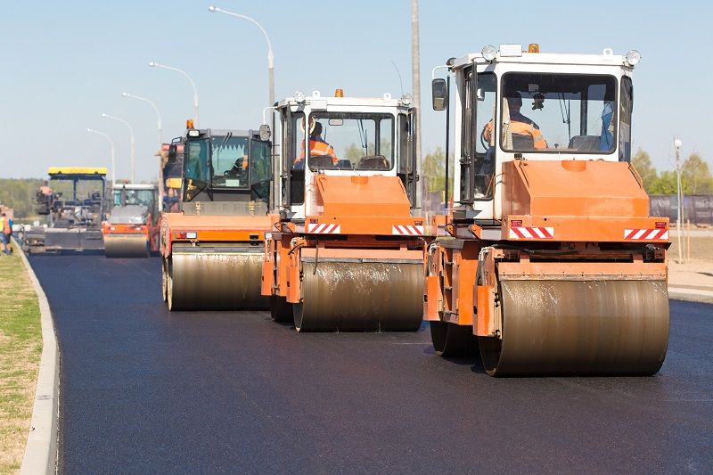 В Караоланолу и Озанкёе уложат новый асфальт