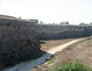 Мэр запретил развешивать рекламу на исторических стенах города.