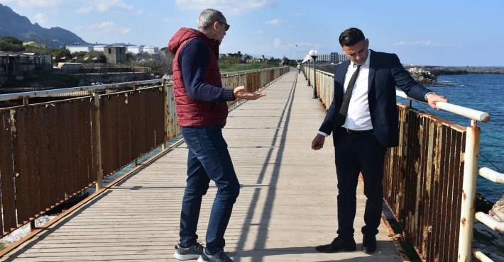 Ограждения на набережной в Лапте будут покрашены