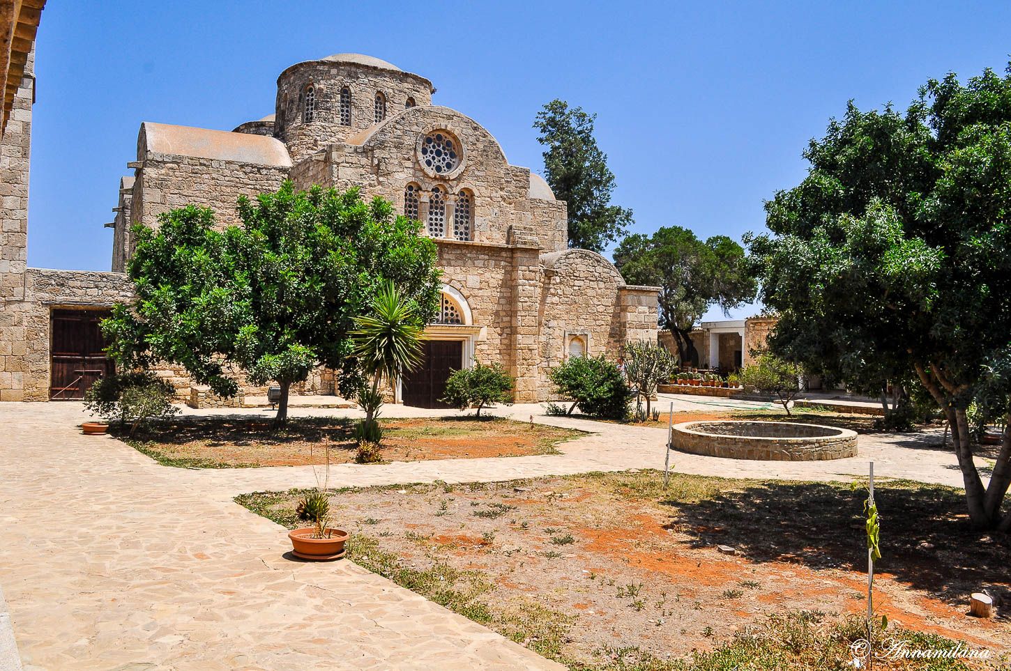 Варнава кипр. Молочный и варнава. Варнава. Катя варнава линзы. Варнава кипр.