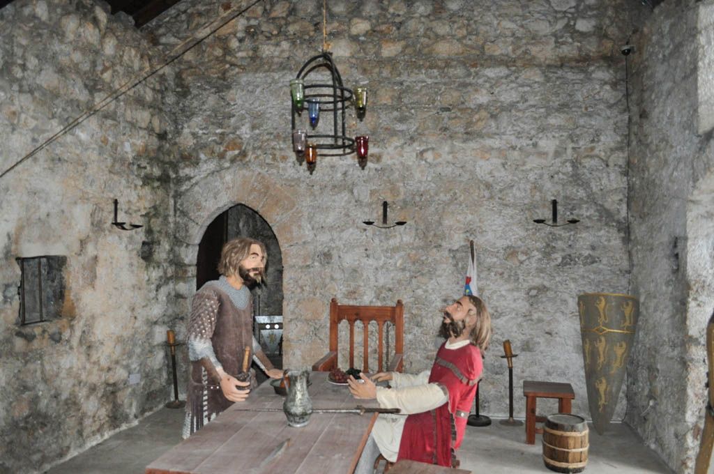 Рапунцель гримм. Принц из рапунцель братьев гримм. Алиса и её друзья читать принцы в башне 11 глава. Булычев кир "принцы в башне". Замок святого иллариона кипр.